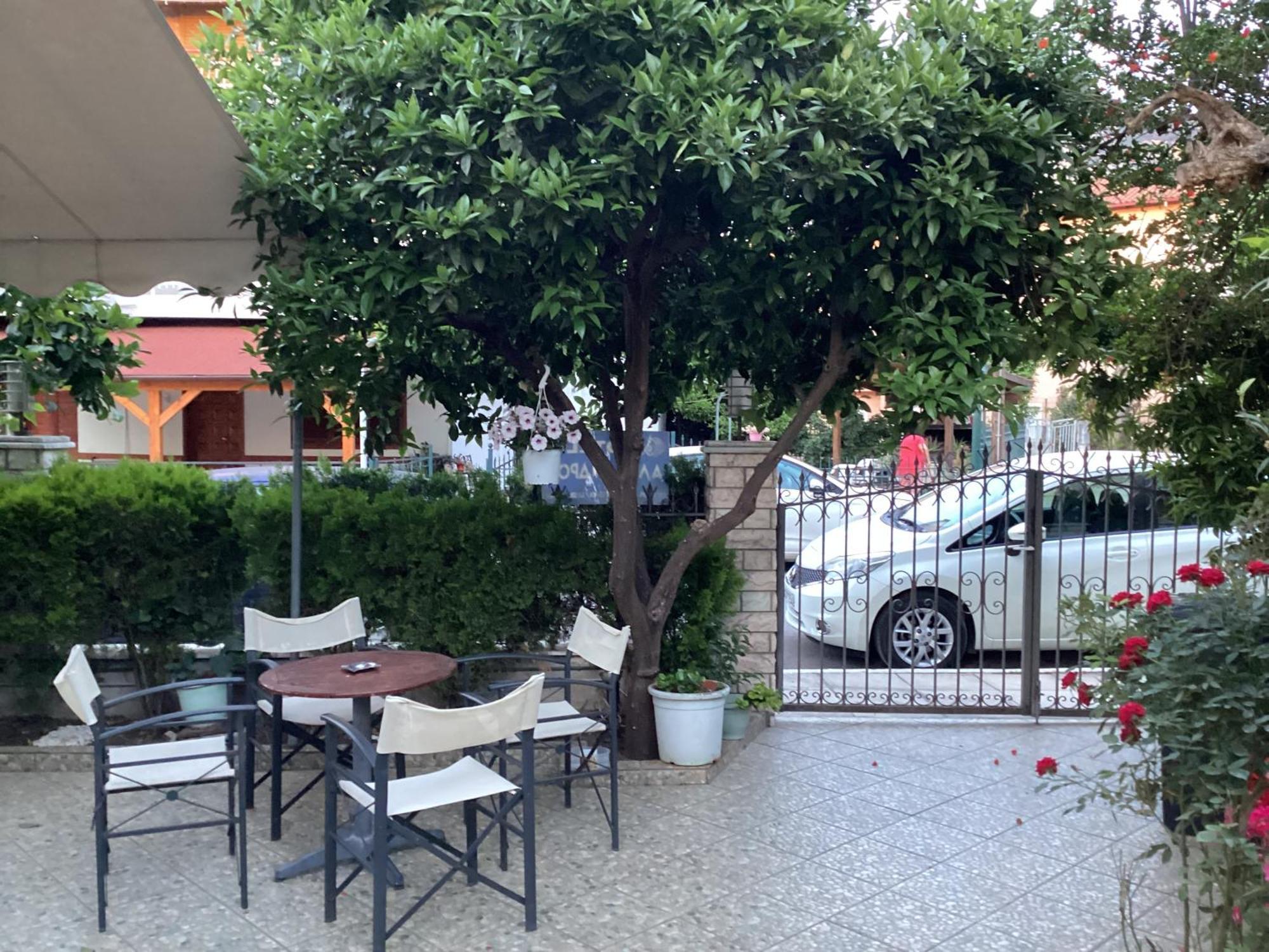 Alexandros Aparthotel Kamena Vourla Exteriör bild